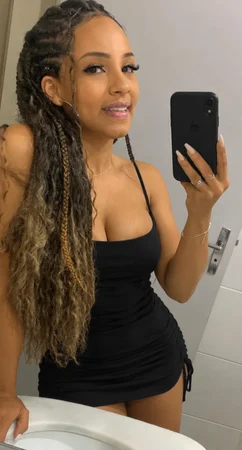 Emilly, massagista novinha com as mãos macias