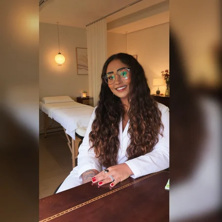 Helen Del Conti Especialista em massagens relaxantes