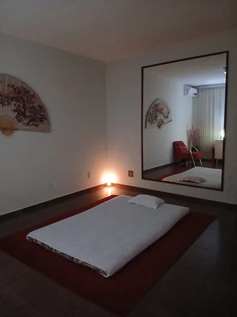 Tahul Spa Massagem | Ambiente discreto, confortável e aconchegante Massagista em