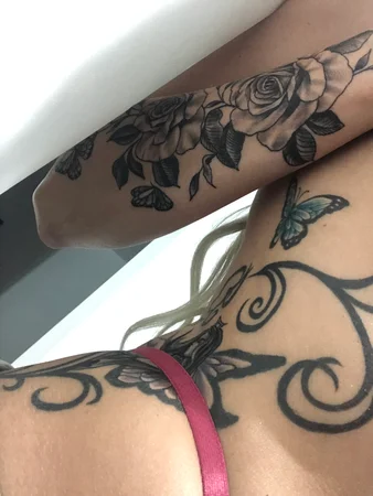 Kayla! Loira massoterapeuta com formação!!