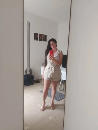 Anna Seu relaxamento começa com a confiança. Imagens 100% reais.