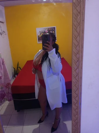Lavinia Massoterapeuta especialista em tântrica e Nuru