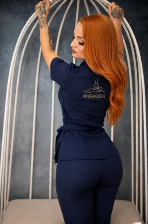 Sua massagista carinhosa com mãos de fada Massagem