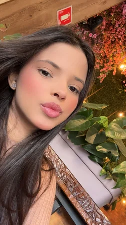 Angel / 19 anos com Local e Hotel